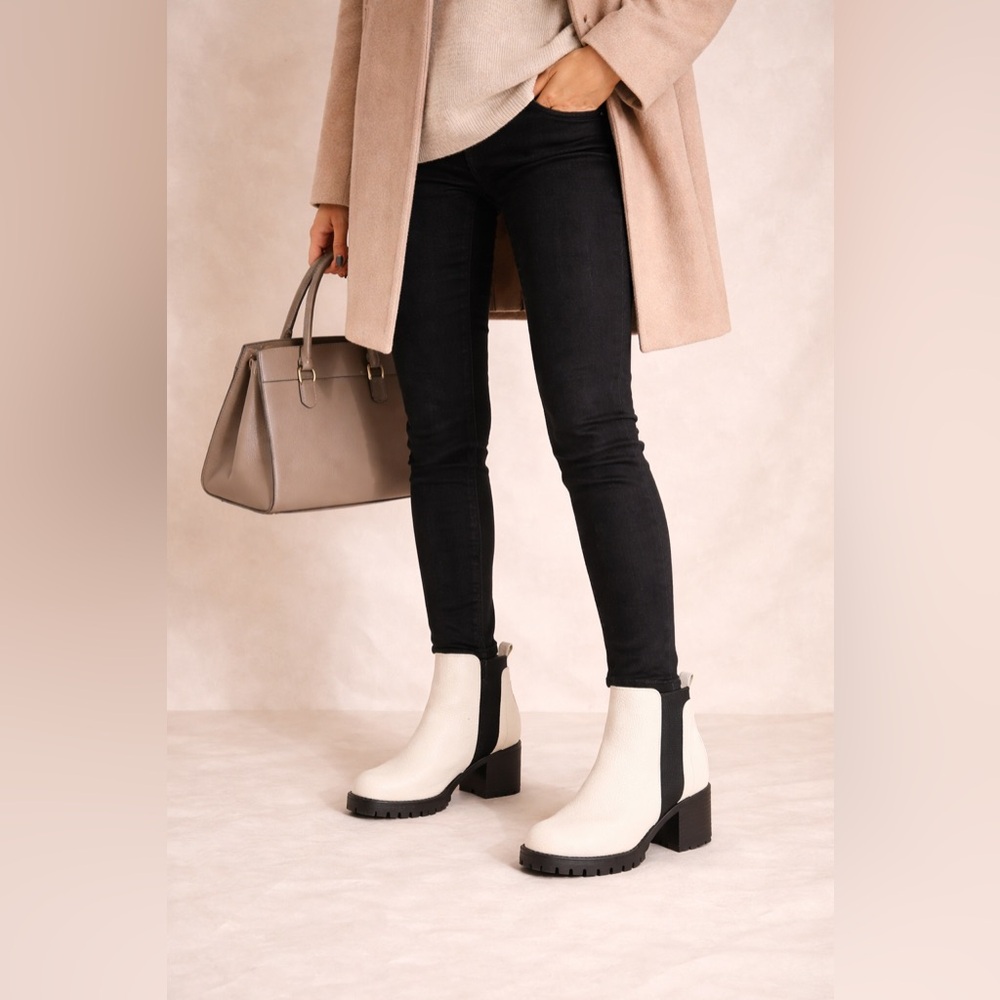 White Pebbled Leather Ankle Boots | Chunky Heel Lug Sole | Modern Minimal Size 8 - Picture 3 of 15